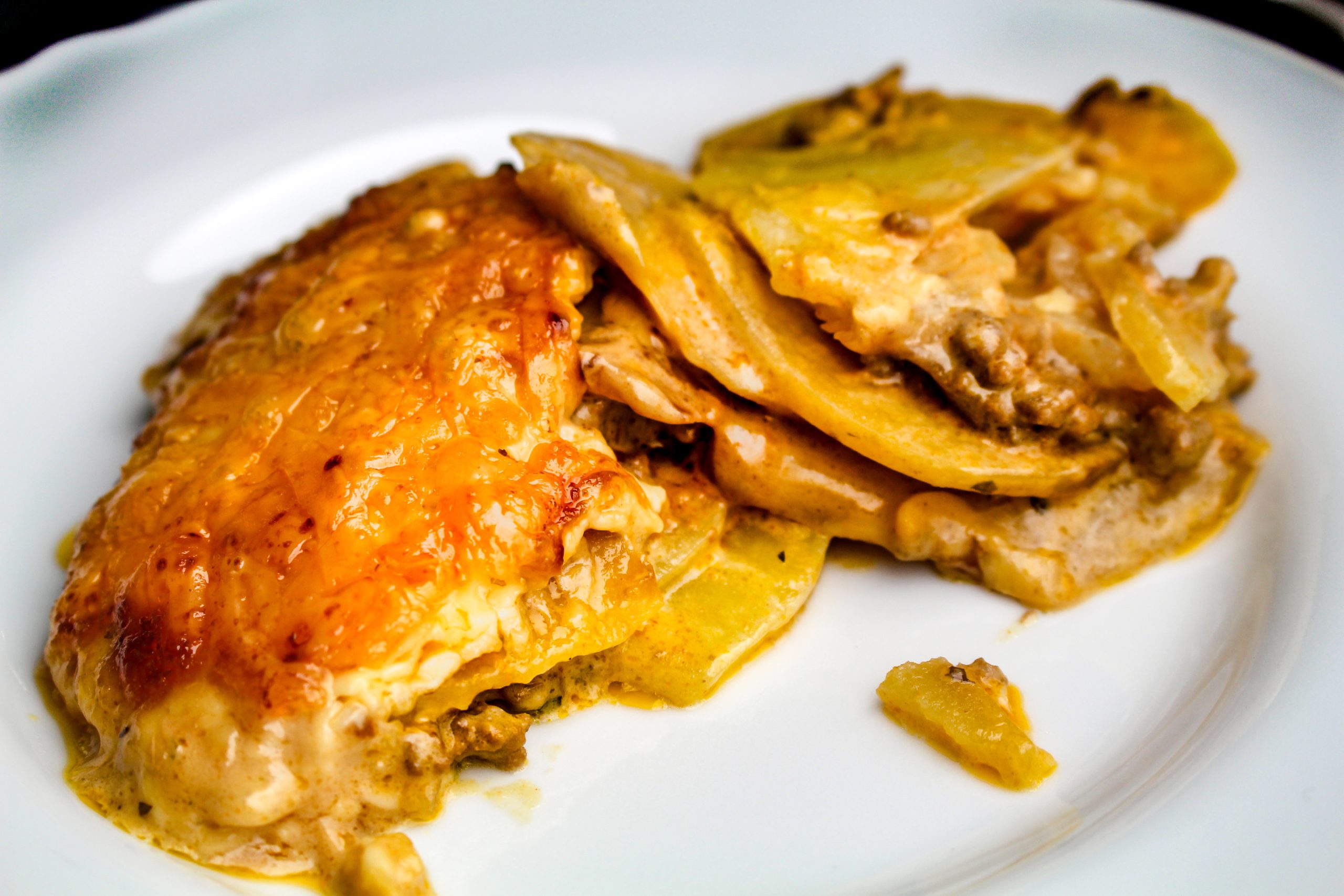 POTATISGRATÄNG MED KÖTTFÄRS