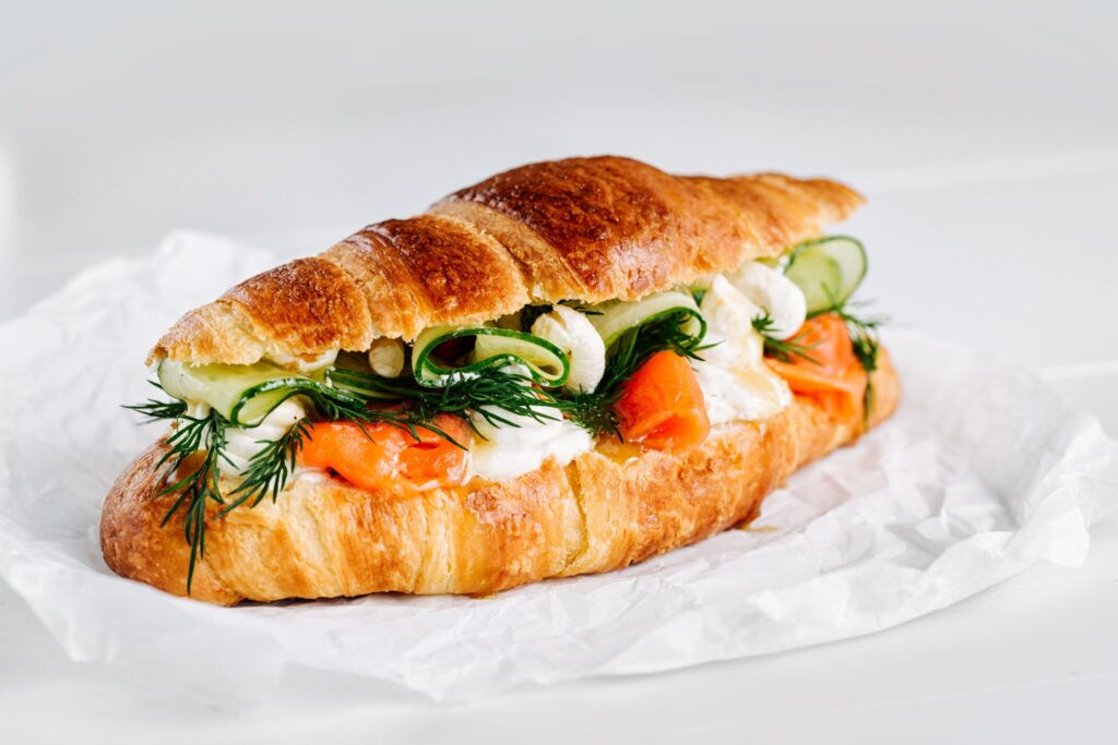 Croissant,Sandwich,With,Cucumber,And,Salmon
