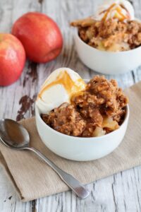 Fresh,Hot,Homemade,Apple,Crisp,Or,Crumble,With,Crunchy,Streusel