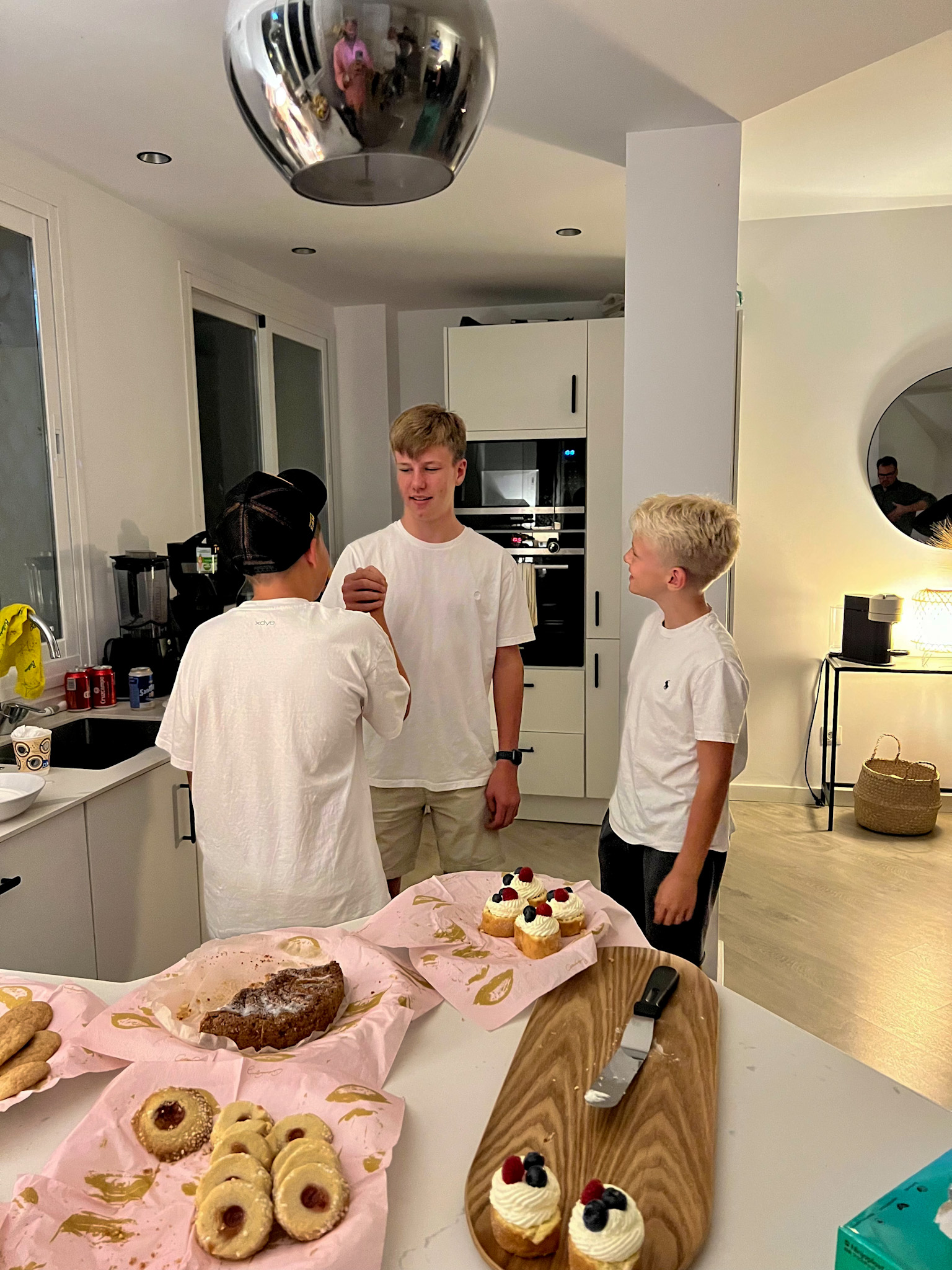 6D5DE3E7-BC8B-4F26-913A-088E1FE6987F